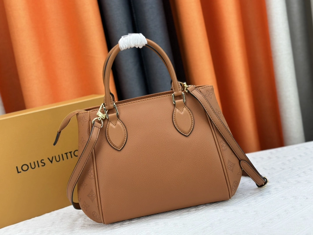 Louis Vuitton AAA Quality Handbags For Women Soft 2868