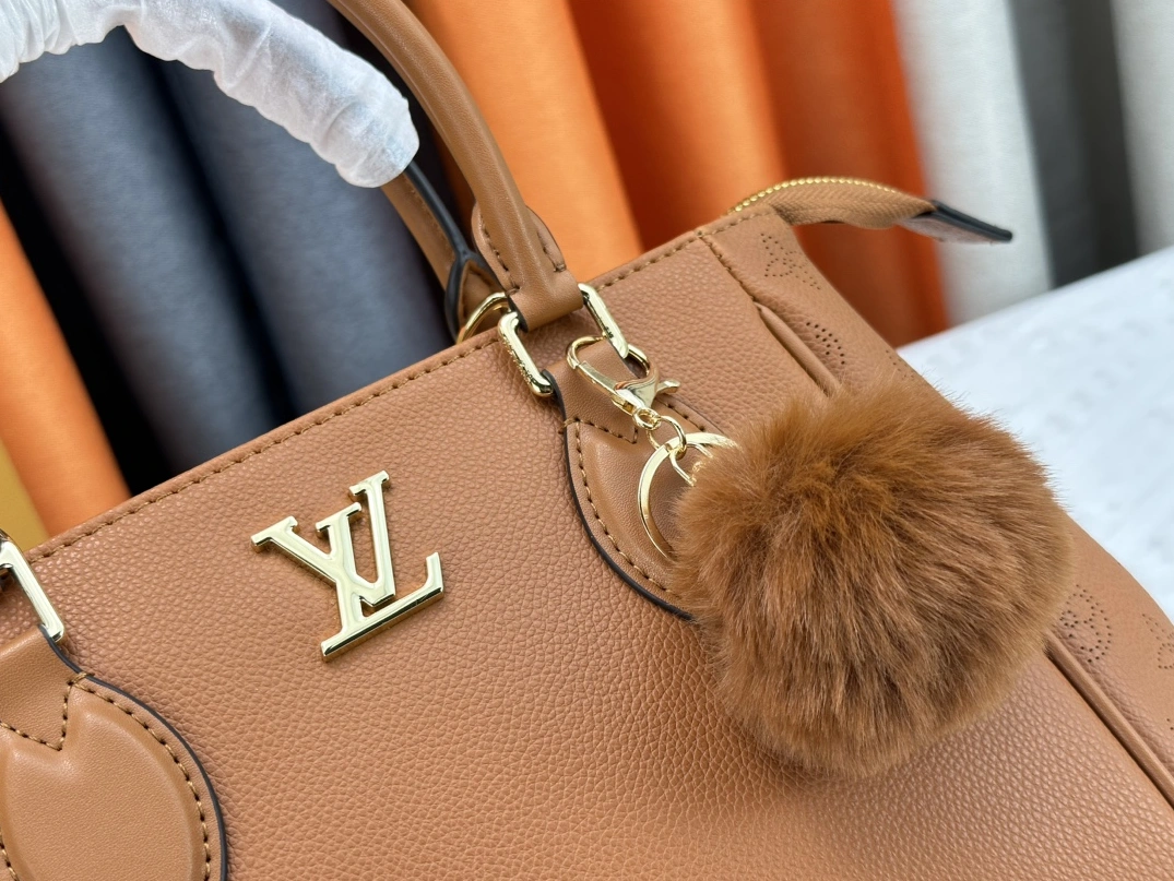 Louis Vuitton AAA Quality Handbags For Women Soft 2868