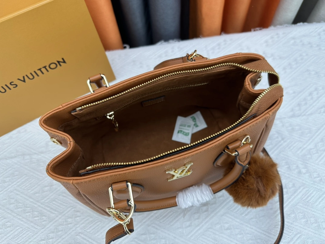 Louis Vuitton AAA Quality Handbags For Women Soft 2868
