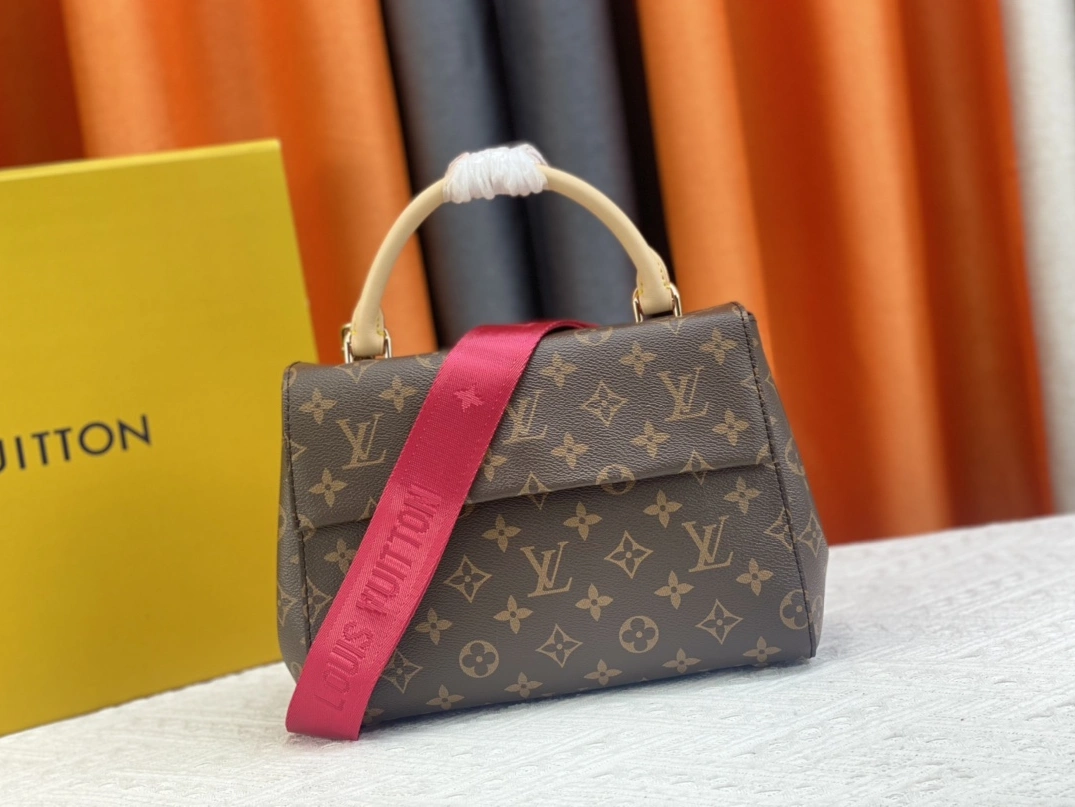 Louis Vuitton AAA Quality Handbags For Women Soft 9116