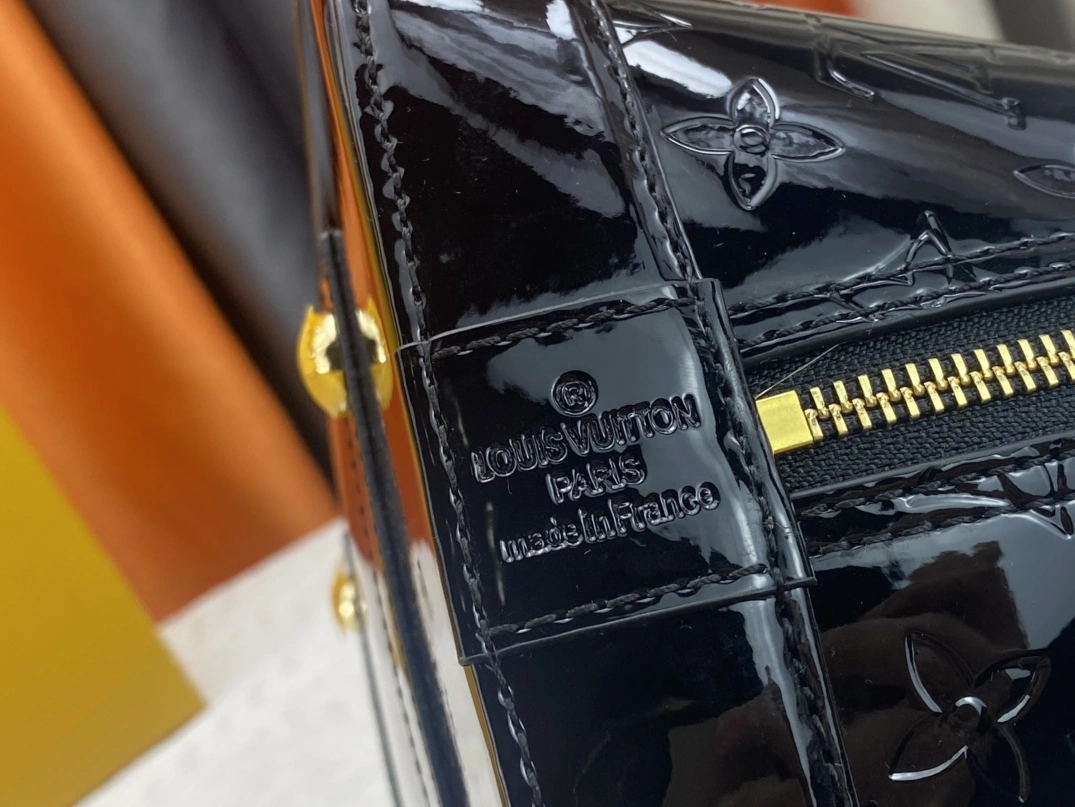 Louis Vuitton AAA Quality Handbags For Women Sophisticated 9967
