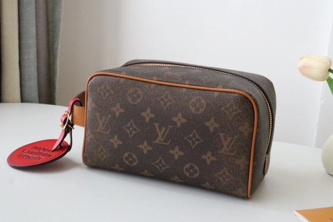Louis Vuitton AAA Quality Handbags For Women SportInspired 4779