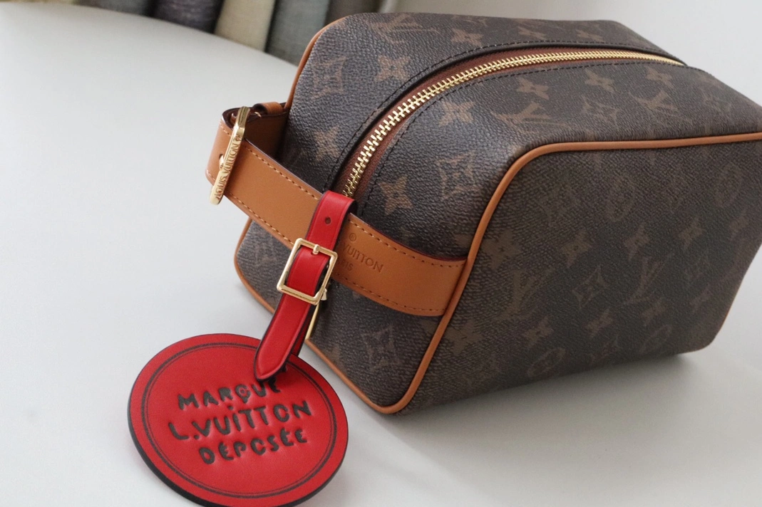 Louis Vuitton AAA Quality Handbags For Women SportInspired 4779