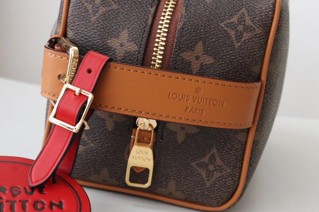 Louis Vuitton AAA Quality Handbags For Women SportInspired 4779