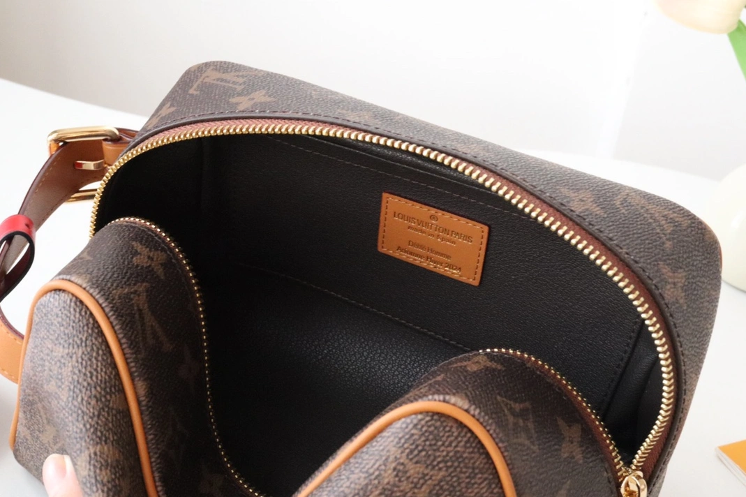 Louis Vuitton AAA Quality Handbags For Women SportInspired 4779