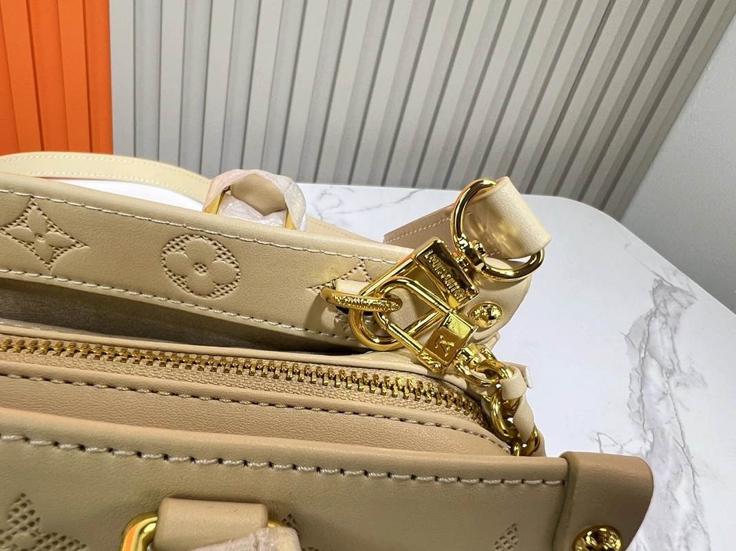 Louis Vuitton AAA Quality Handbags For Women SportInspired 6496