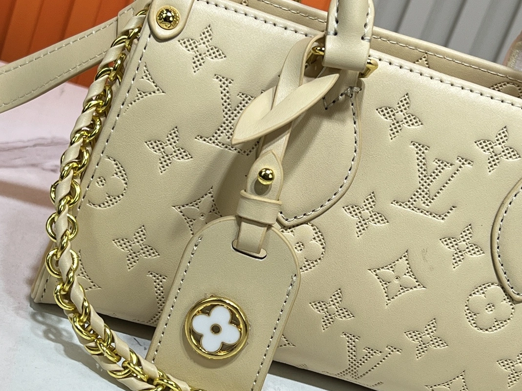 Louis Vuitton AAA Quality Handbags For Women SportInspired 6496