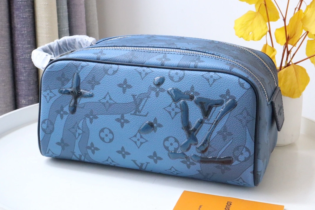 Louis Vuitton AAA Quality Handbags For Women StreetReady 1004