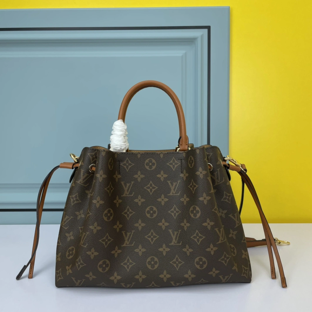 Louis Vuitton AAA Quality Handbags For Women StreetReady 8043