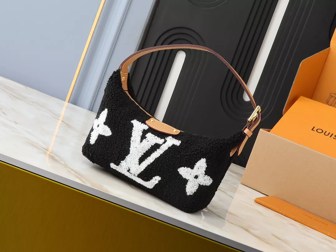 Louis Vuitton AAA Quality Handbags For Women StreetReady 8671