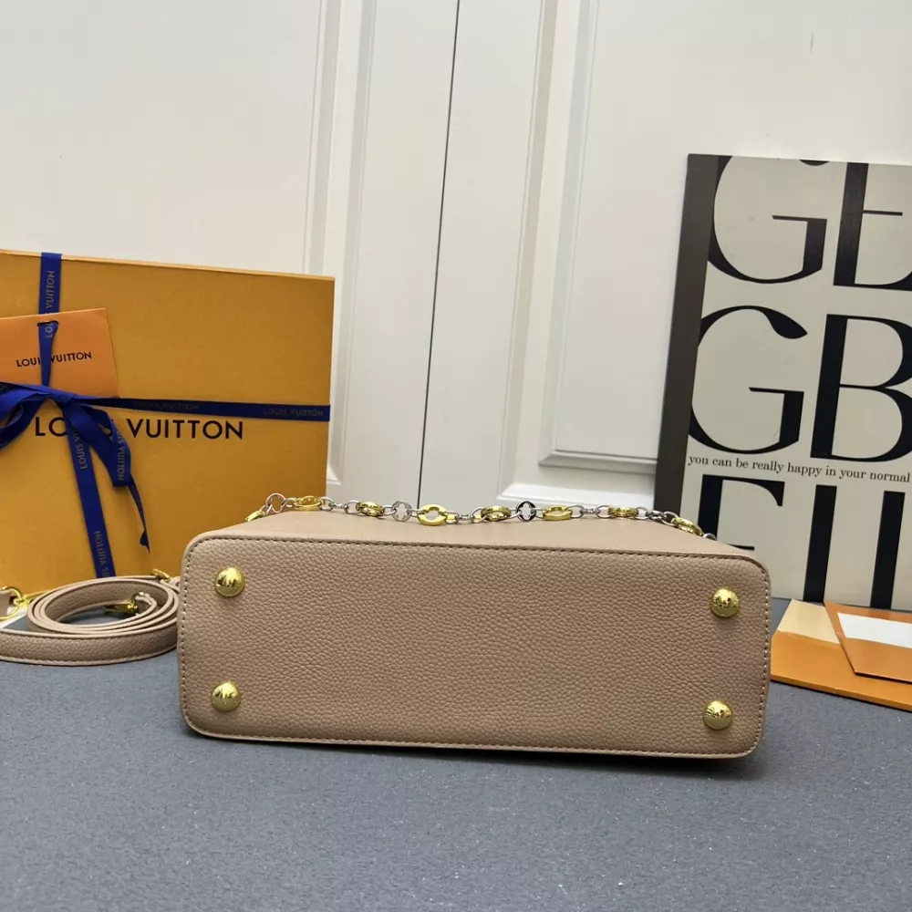Louis Vuitton AAA Quality Handbags For Women StreetReady 8709
