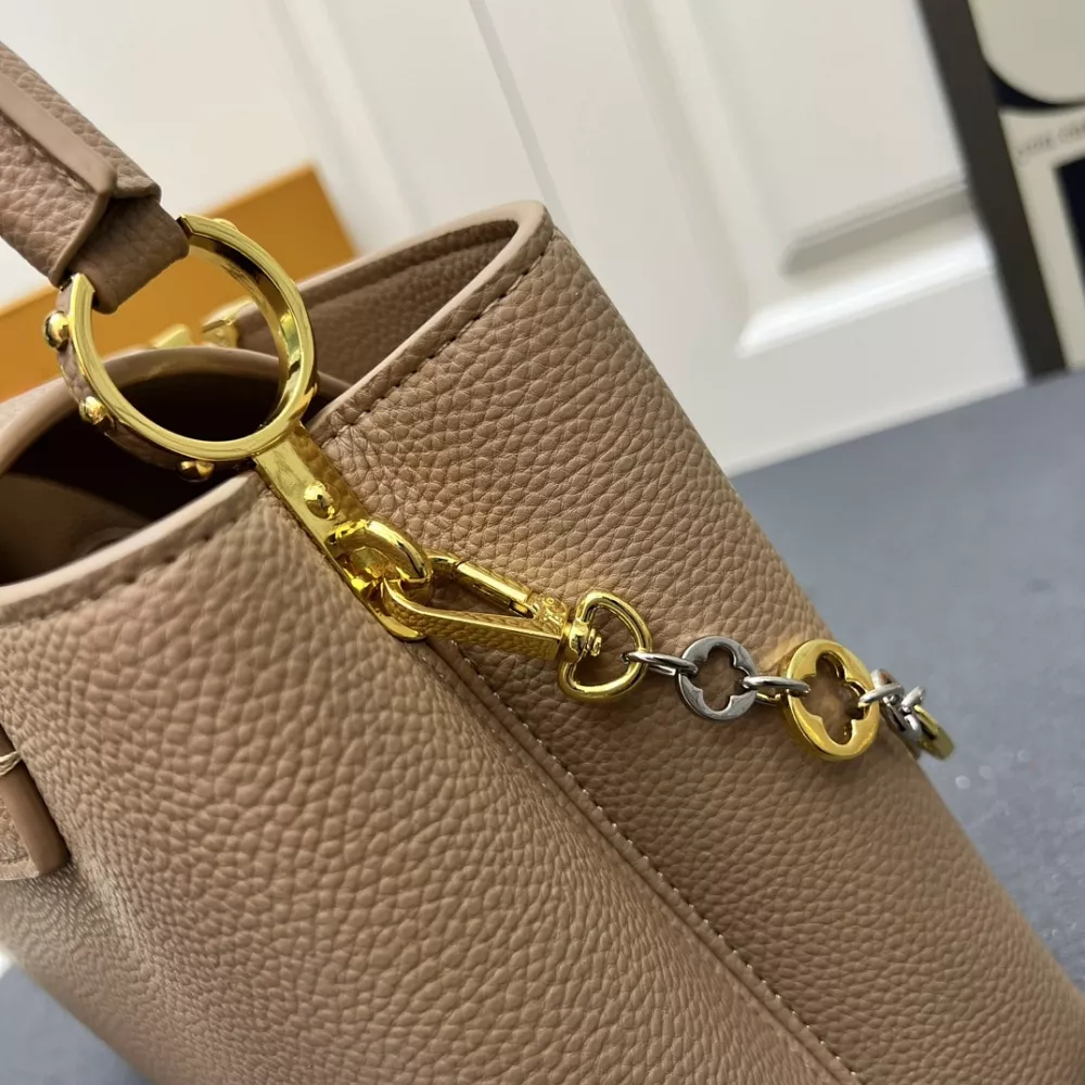 Louis Vuitton AAA Quality Handbags For Women StreetReady 8709