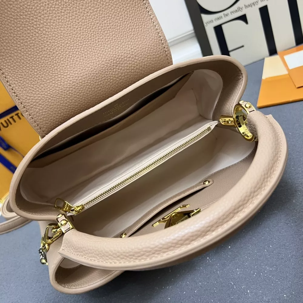 Louis Vuitton AAA Quality Handbags For Women StreetReady 8709