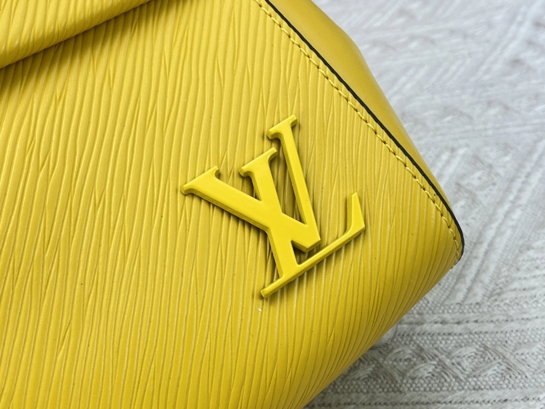 Louis Vuitton AAA Quality Handbags For Women Stylish 3876