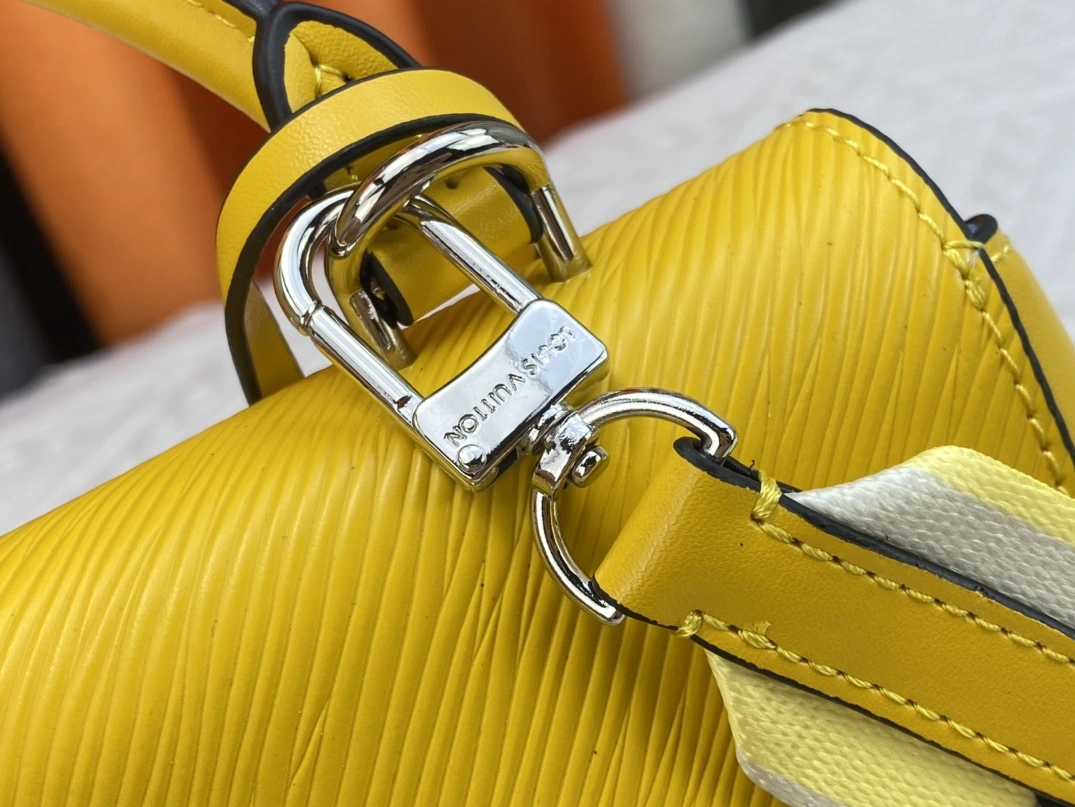 Louis Vuitton AAA Quality Handbags For Women Stylish 3876