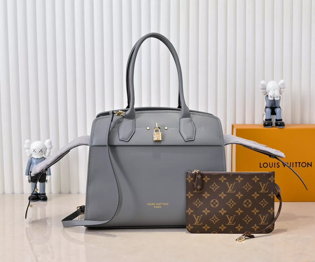 Louis Vuitton AAA Quality Handbags For Women Stylish 704