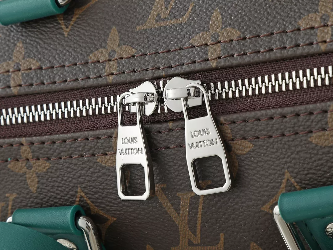 Louis Vuitton AAA Quality Handbags For Women Stylish 9604
