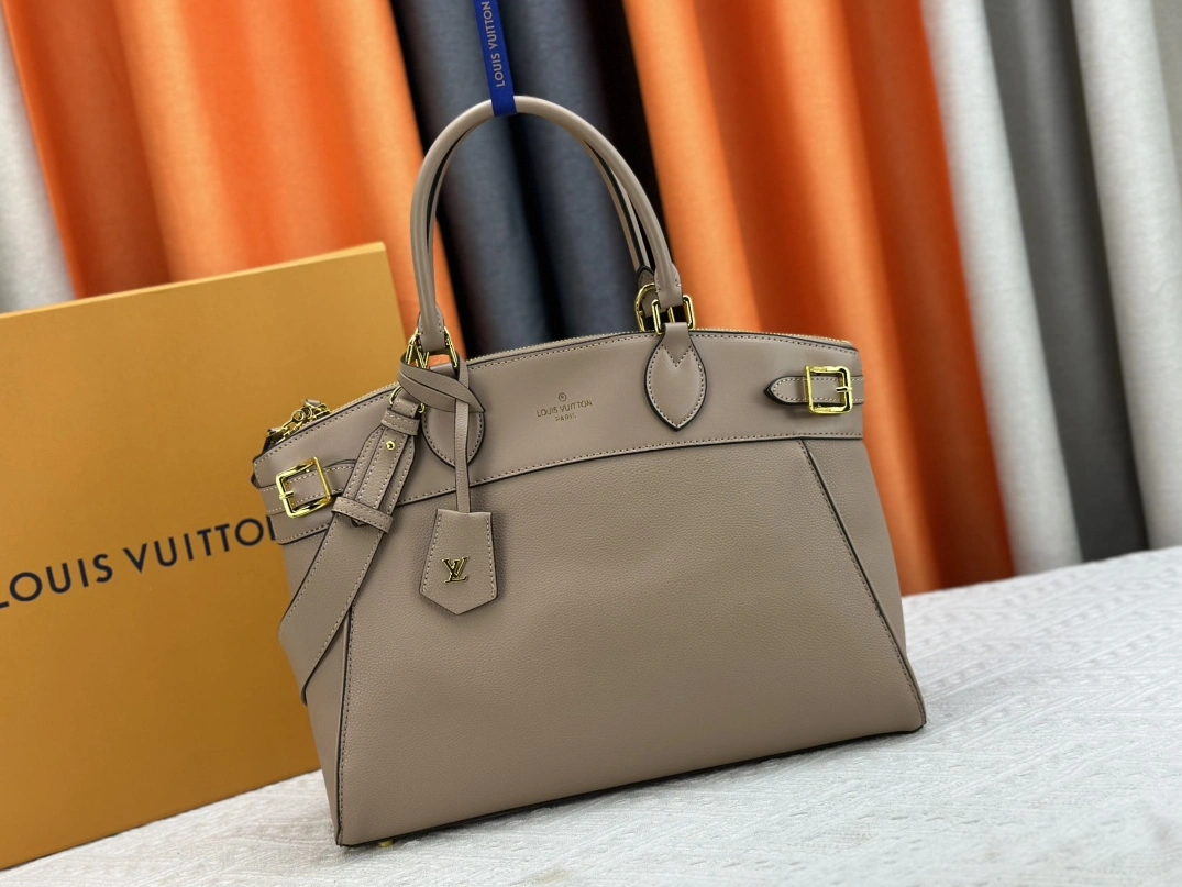 Louis Vuitton AAA Quality Handbags For Women Timeless 7816