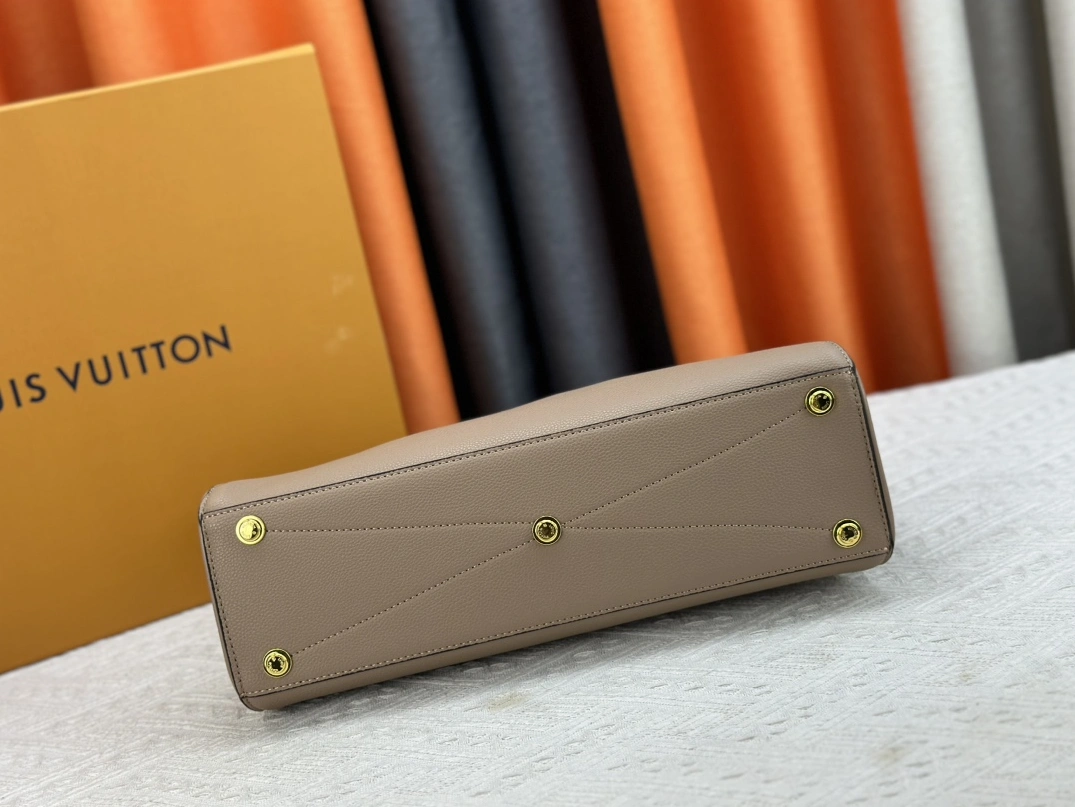 Louis Vuitton AAA Quality Handbags For Women Timeless 7816