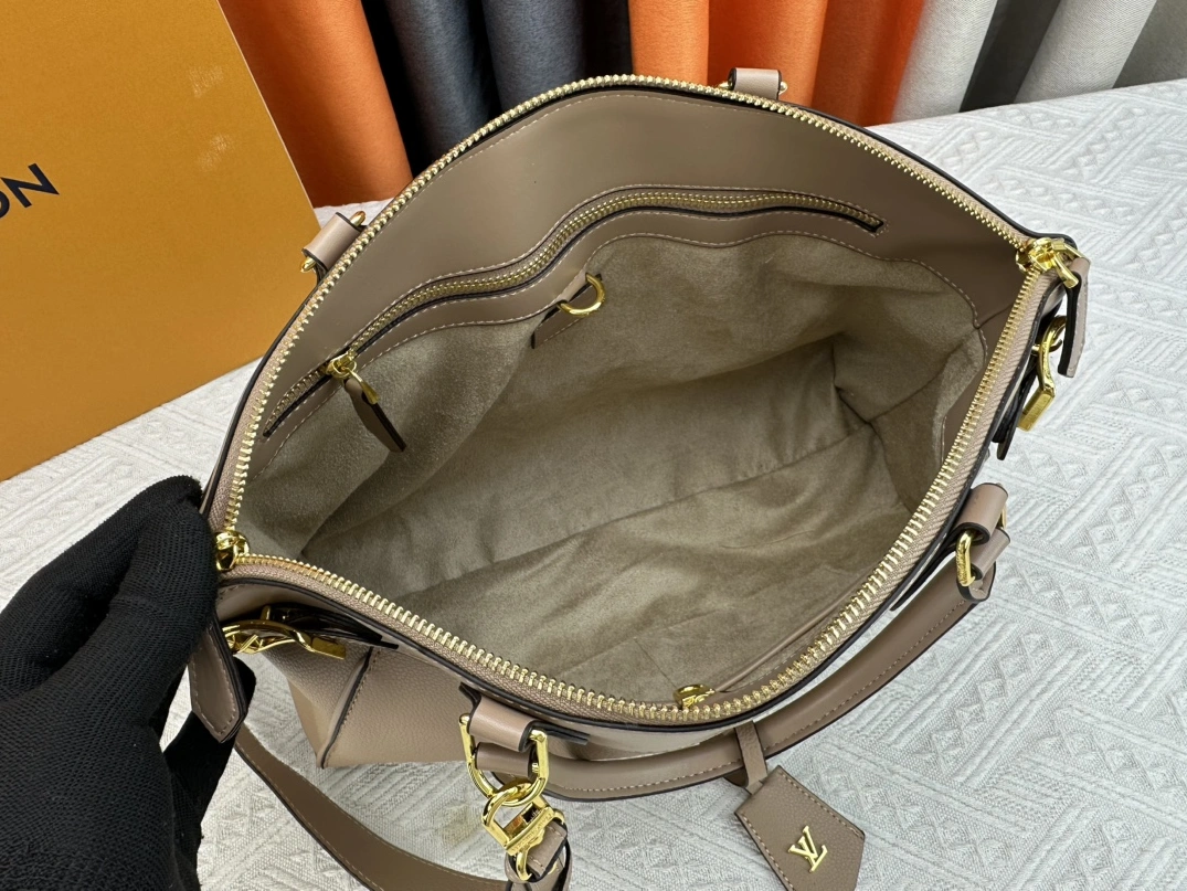 Louis Vuitton AAA Quality Handbags For Women Timeless 7816
