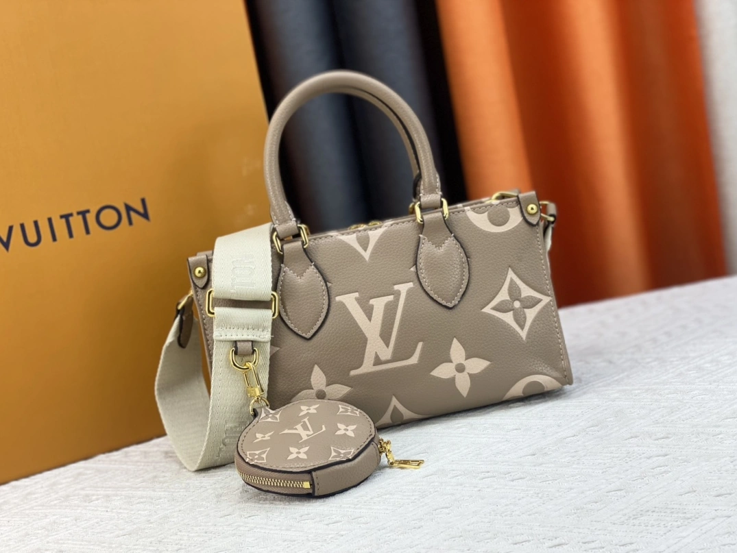 Louis Vuitton AAA Quality Handbags For Women Trendsetting 4587
