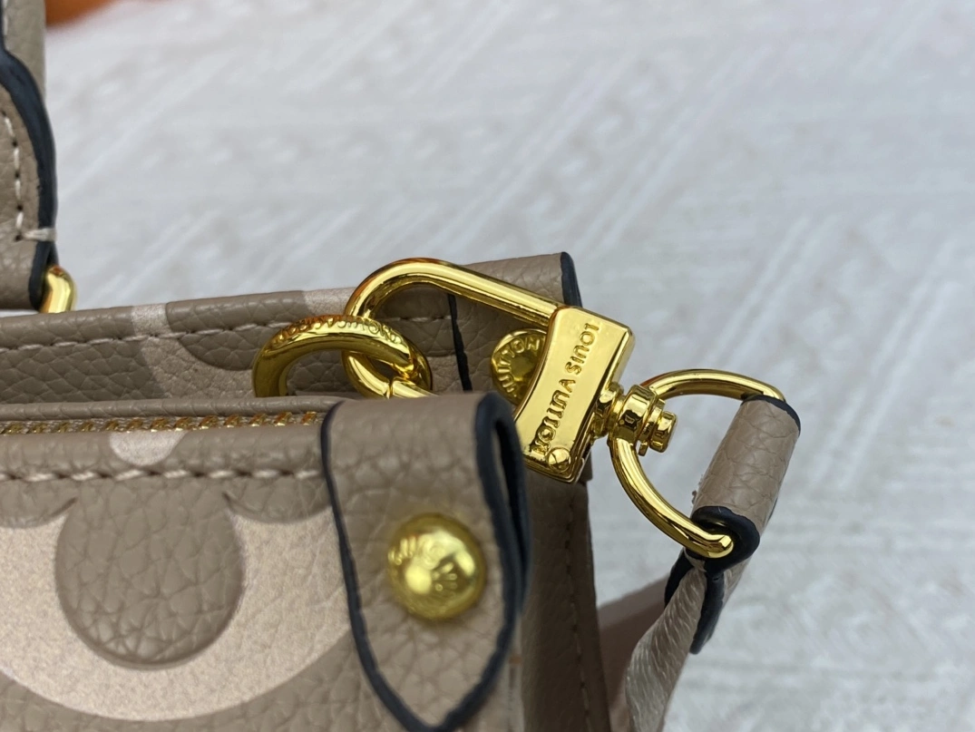 Louis Vuitton AAA Quality Handbags For Women Trendsetting 4587
