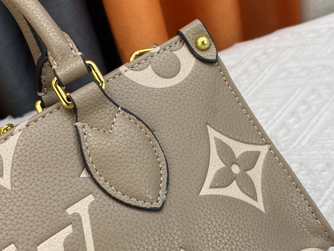 Louis Vuitton AAA Quality Handbags For Women Trendsetting 4587