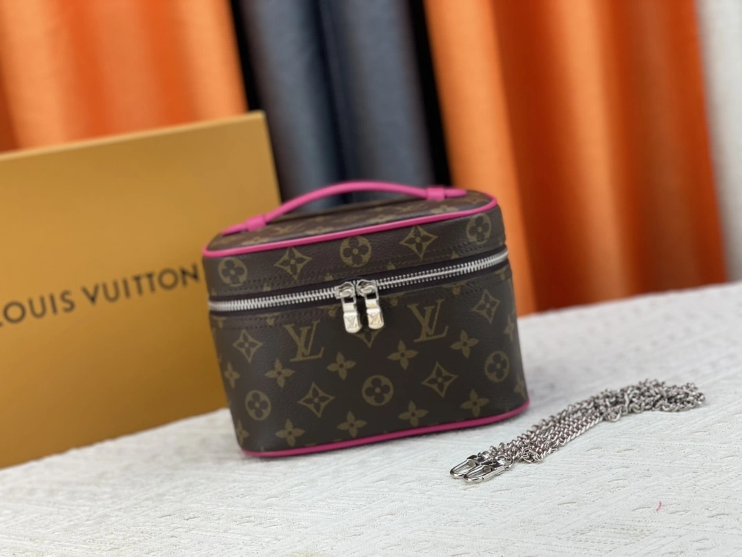 Louis Vuitton AAA Quality Handbags For Women Trendsetting 529