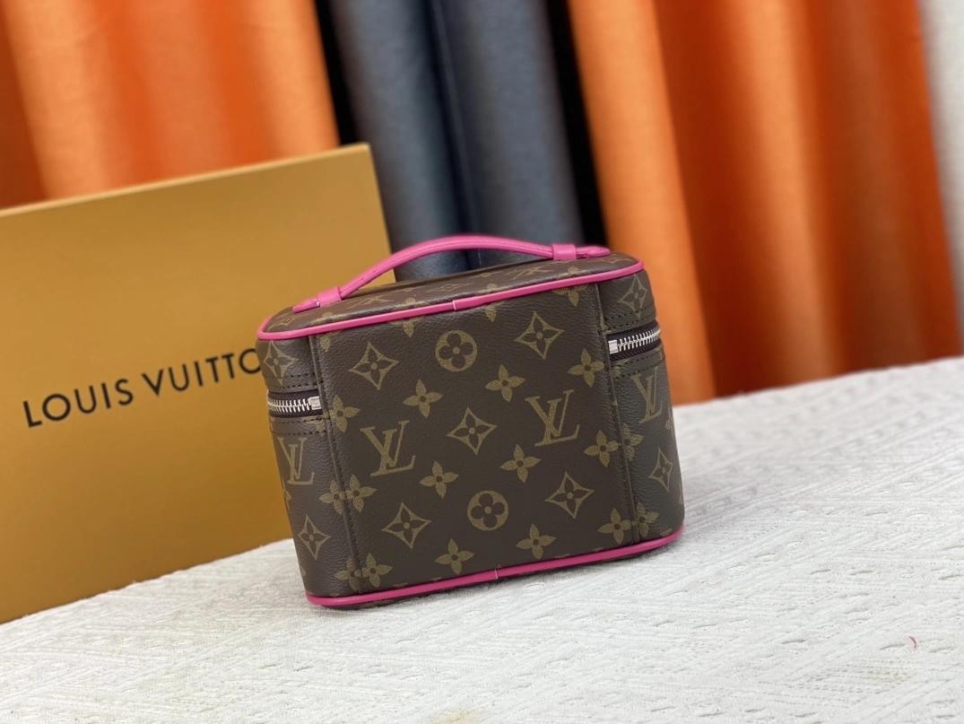 Louis Vuitton AAA Quality Handbags For Women Trendsetting 529