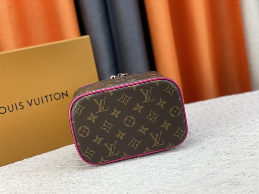 Louis Vuitton AAA Quality Handbags For Women Trendsetting 529