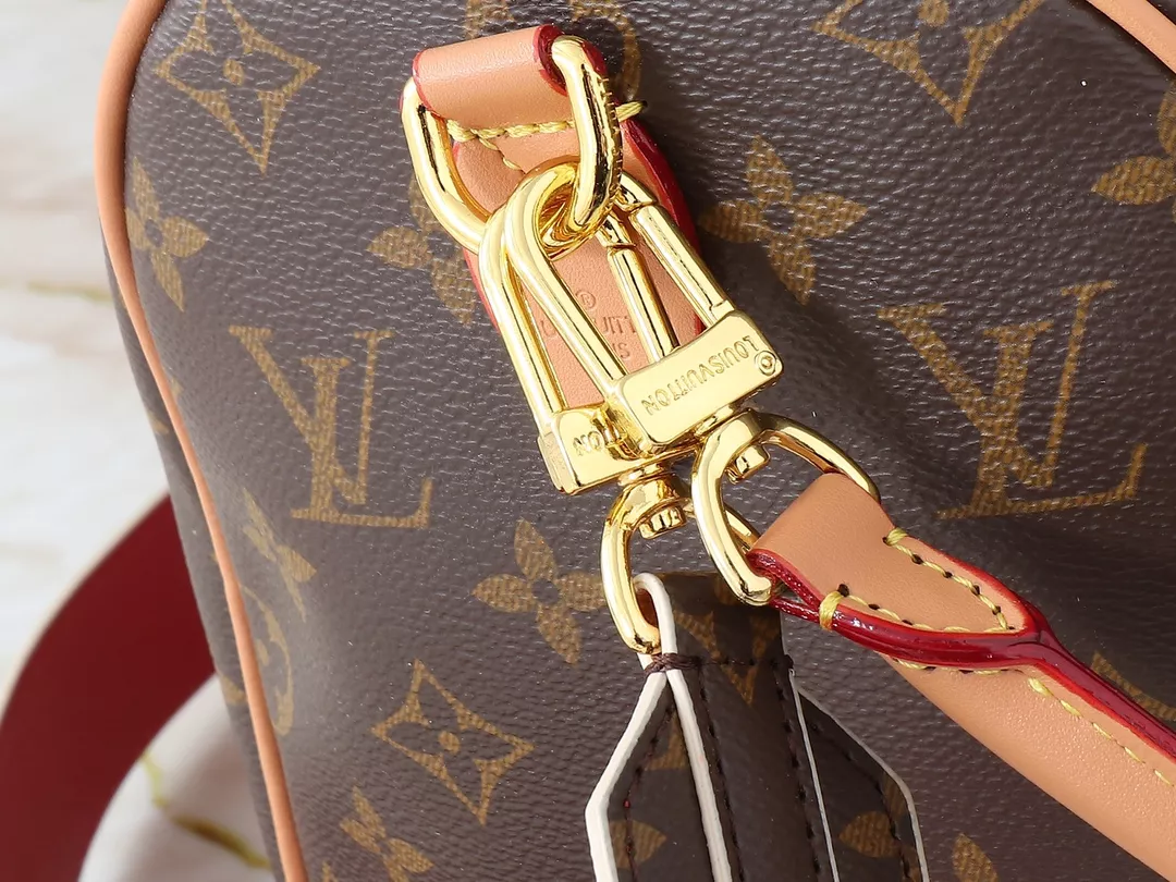 Louis Vuitton AAA Quality Handbags For Women Trendsetting 7863