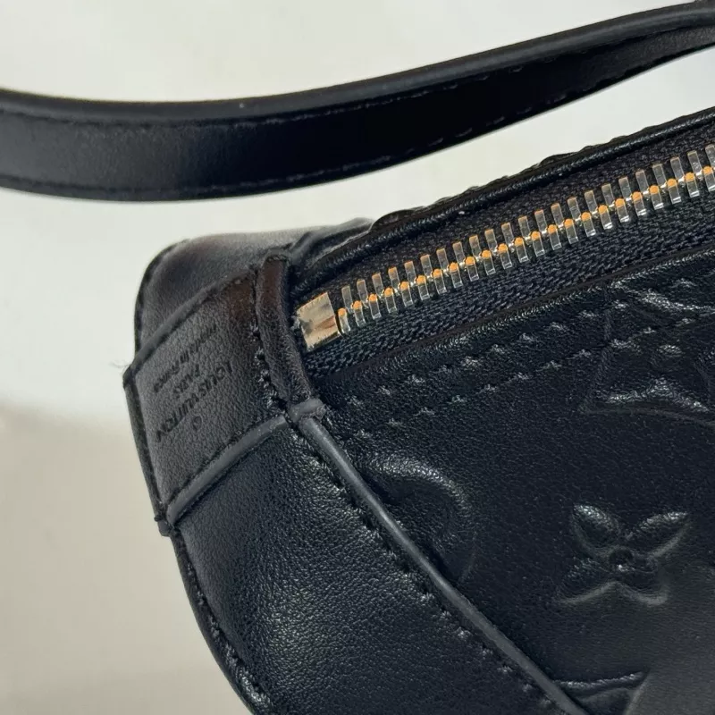 Louis Vuitton AAA Quality Handbags For Women Trendy 1483