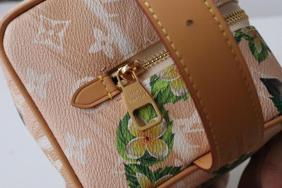 Louis Vuitton AAA Quality Handbags For Women Trendy 2538