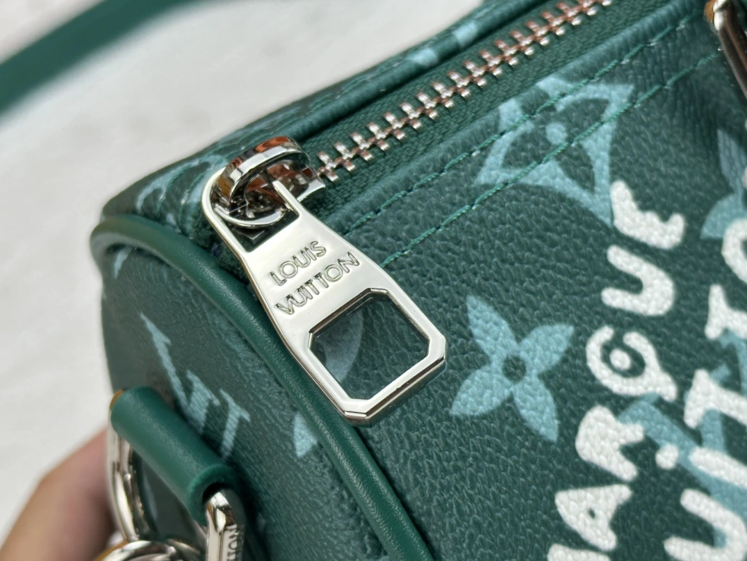 Louis Vuitton AAA Quality Handbags For Women Trendy 7739