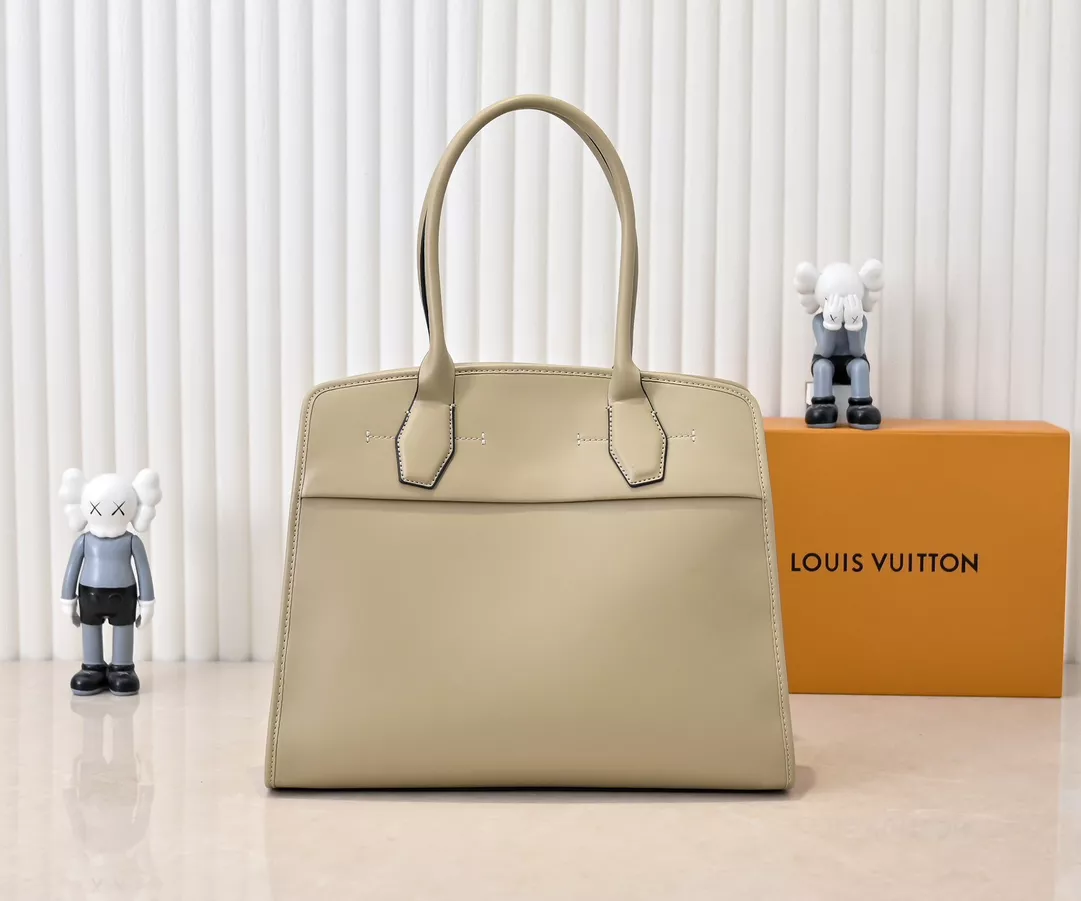 Louis Vuitton AAA Quality Handbags For Women Trendy 8445