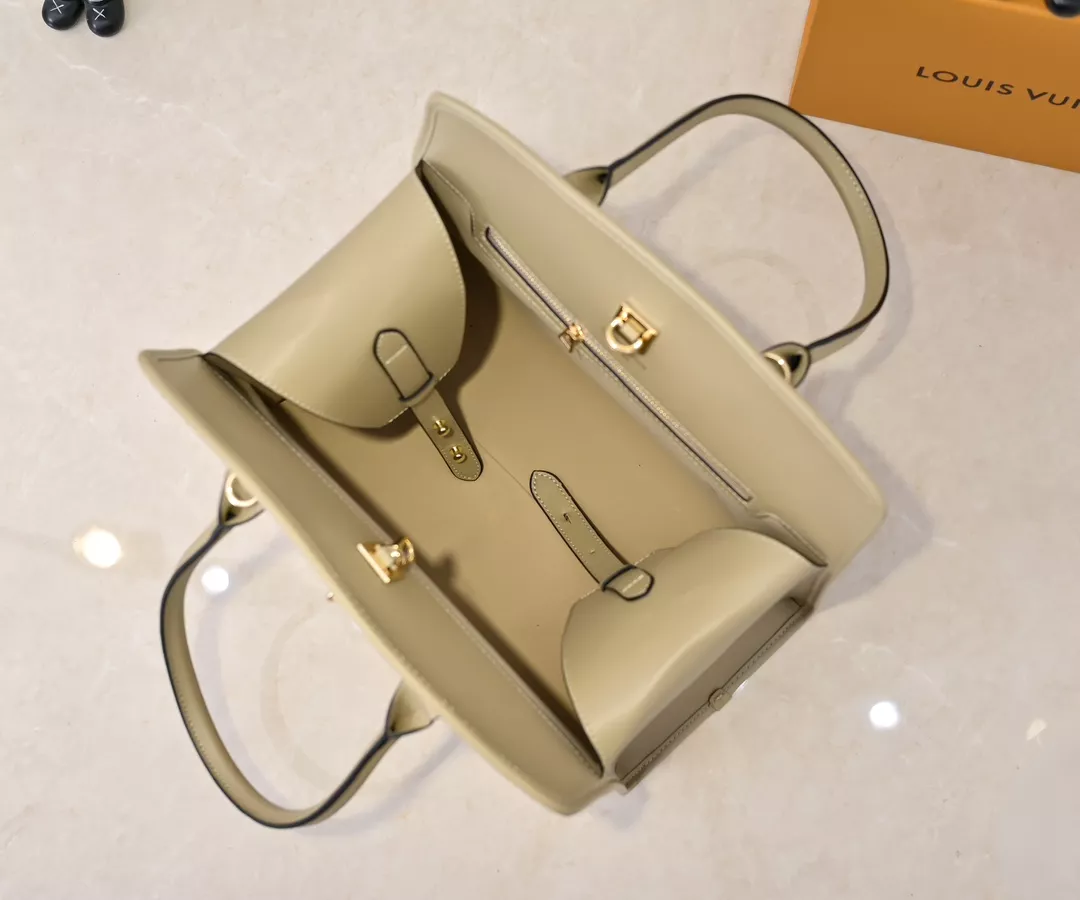 Louis Vuitton AAA Quality Handbags For Women Trendy 8445