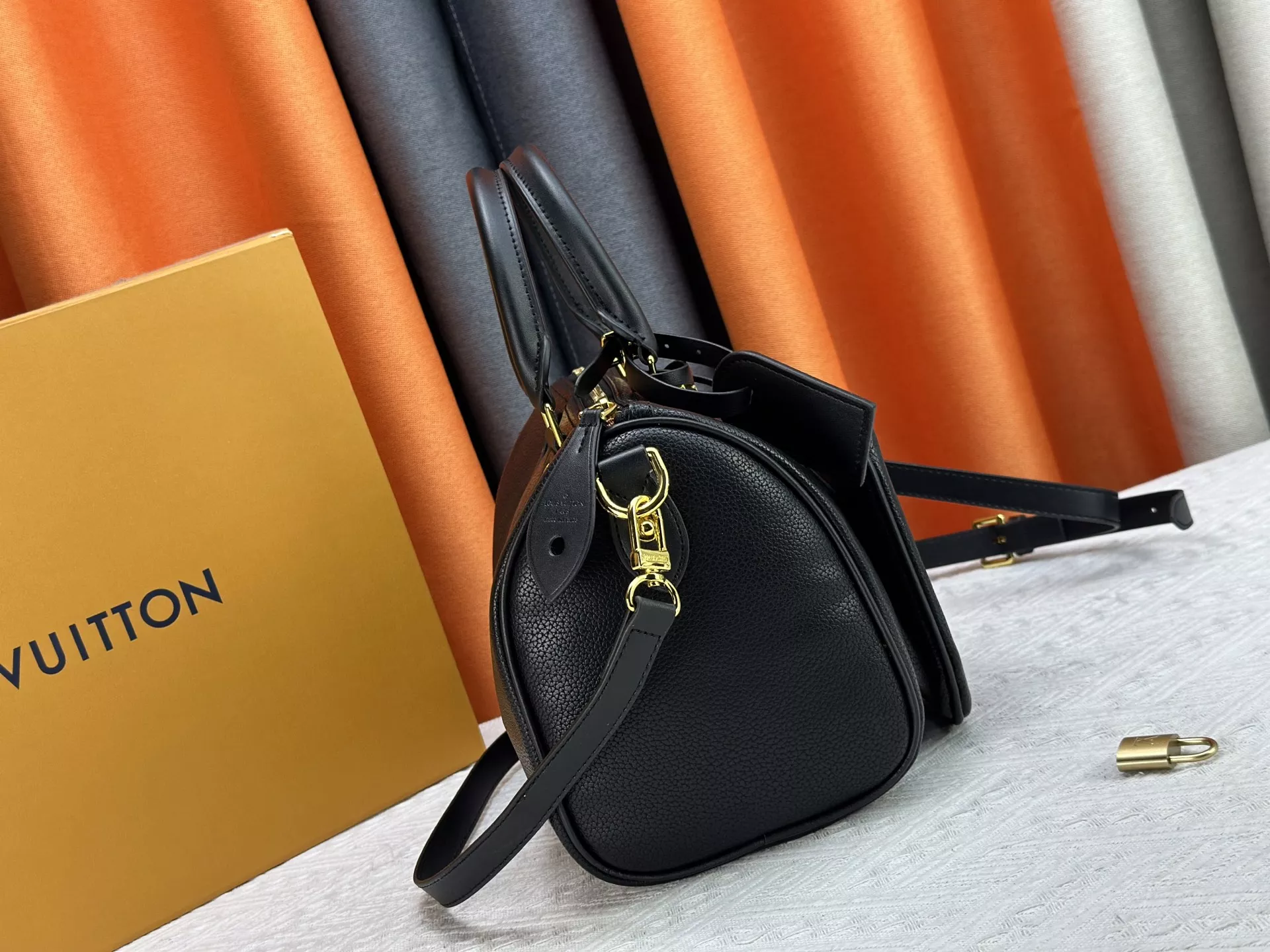 Louis Vuitton AAA Quality Handbags For Women Trendy 9762