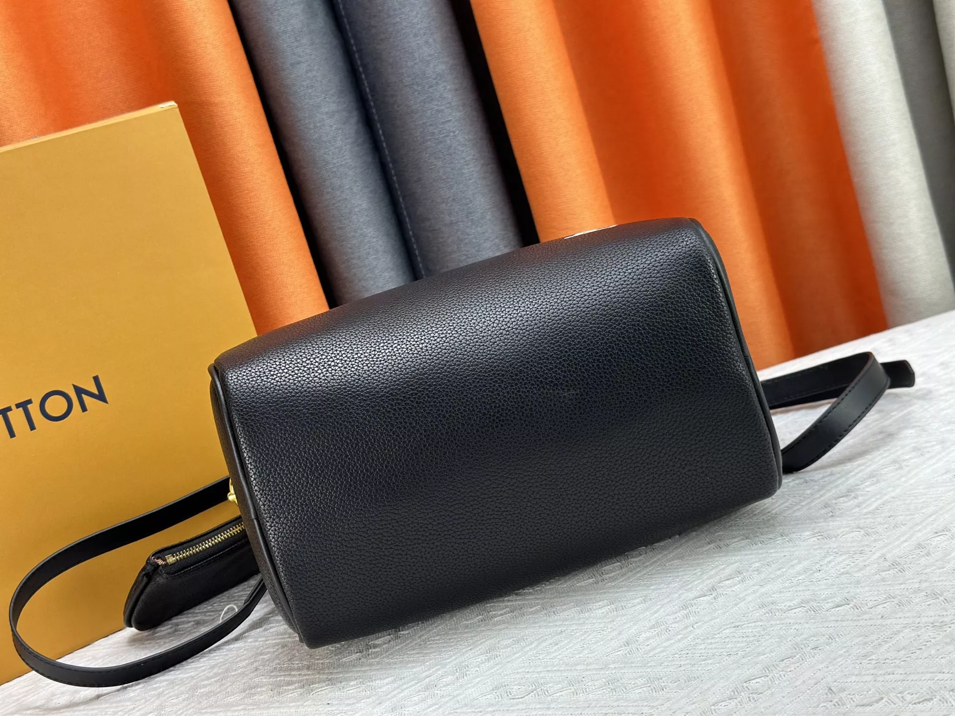 Louis Vuitton AAA Quality Handbags For Women Trendy 9762