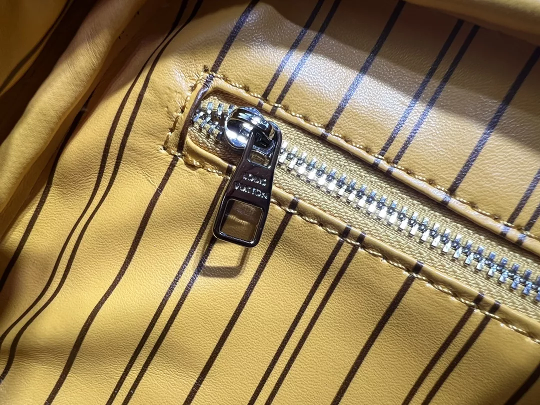 Louis Vuitton AAA Quality Handbags For Women Unique 6374