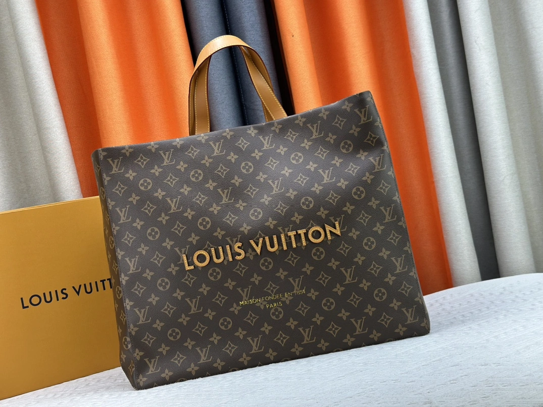 Louis Vuitton AAA Quality Handbags For Women Unique 943