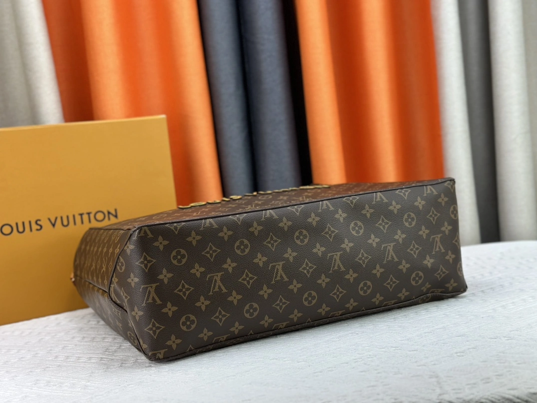 Louis Vuitton AAA Quality Handbags For Women Unique 943