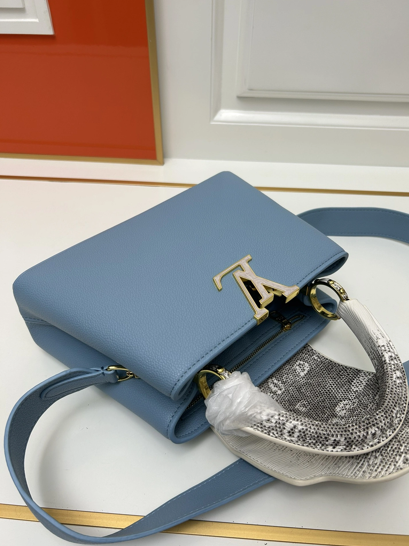 Louis Vuitton AAA Quality Handbags For Women Versatile 3896