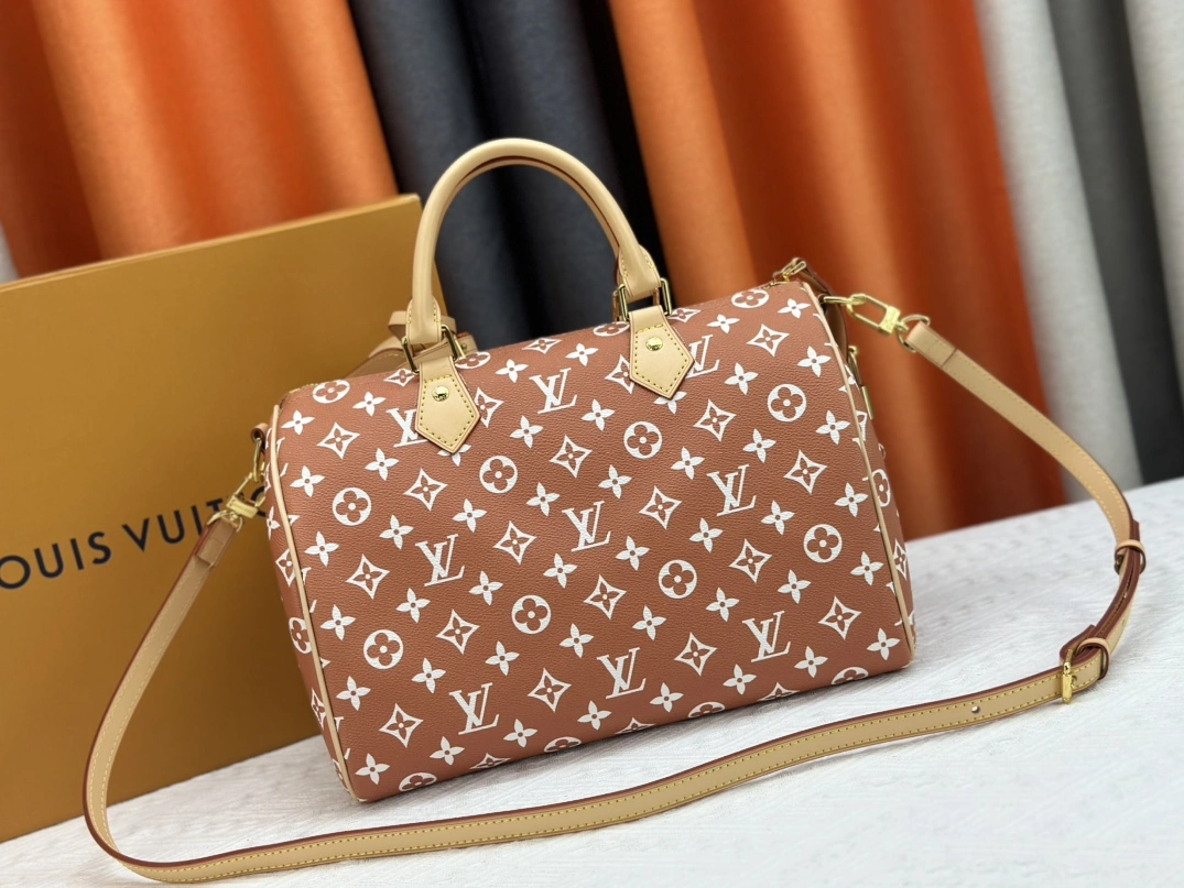 Louis Vuitton AAA Quality Handbags For Women Versatile 5332