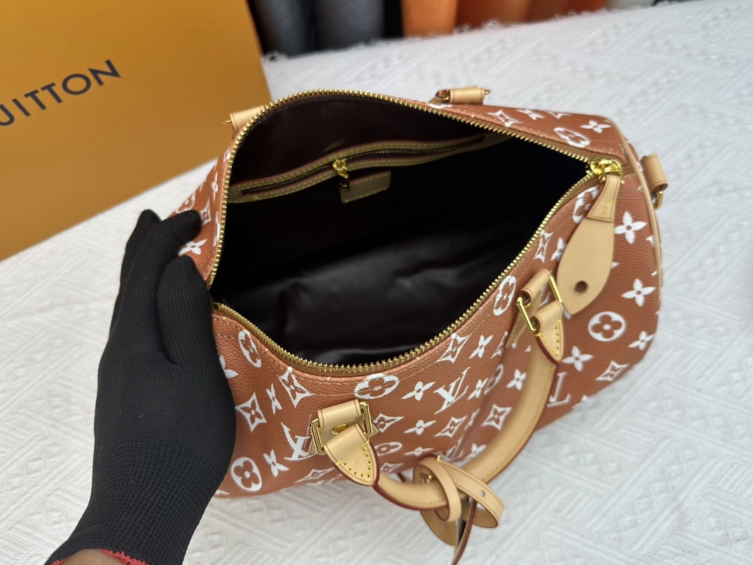 Louis Vuitton AAA Quality Handbags For Women Versatile 5332