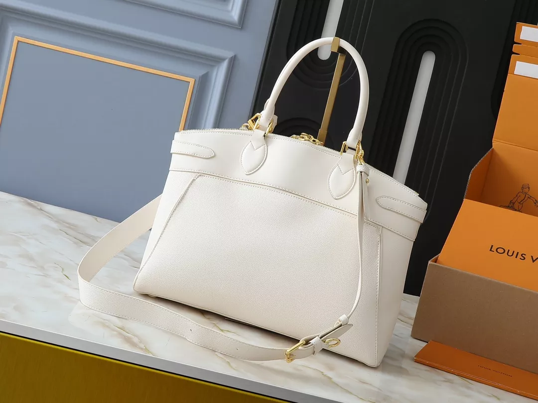 Louis Vuitton AAA Quality Handbags For Women Versatile 728