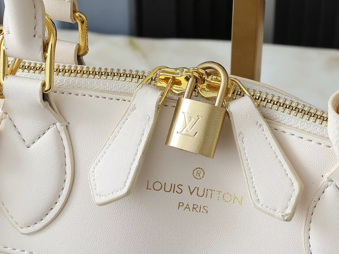 Louis Vuitton AAA Quality Handbags For Women Versatile 728