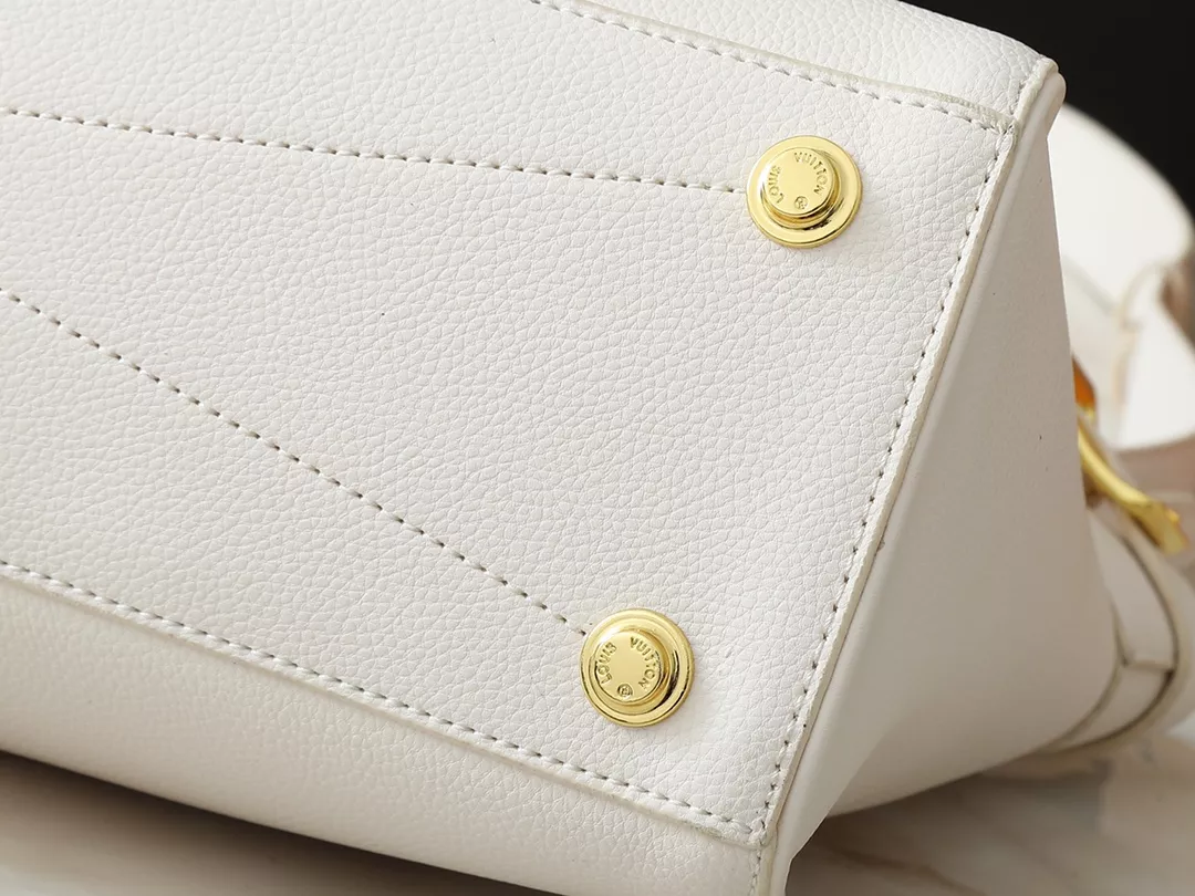 Louis Vuitton AAA Quality Handbags For Women Versatile 728