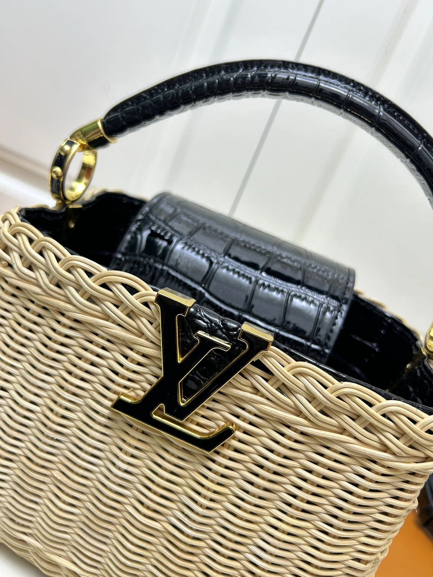 Louis Vuitton AAA Quality Handbags For Women Vibrant 4449
