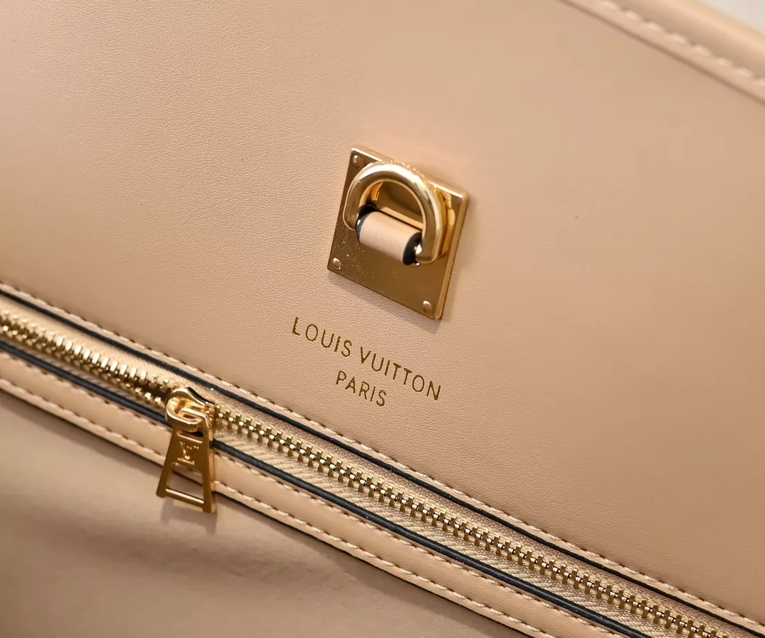 Louis Vuitton AAA Quality Handbags For Women Vibrant 5321