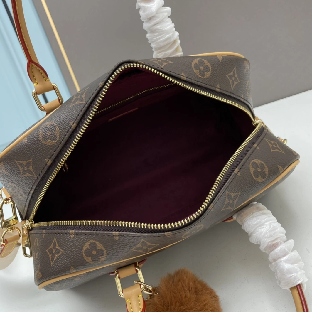 Louis Vuitton AAA Quality Handbags For Women Vibrant 7422